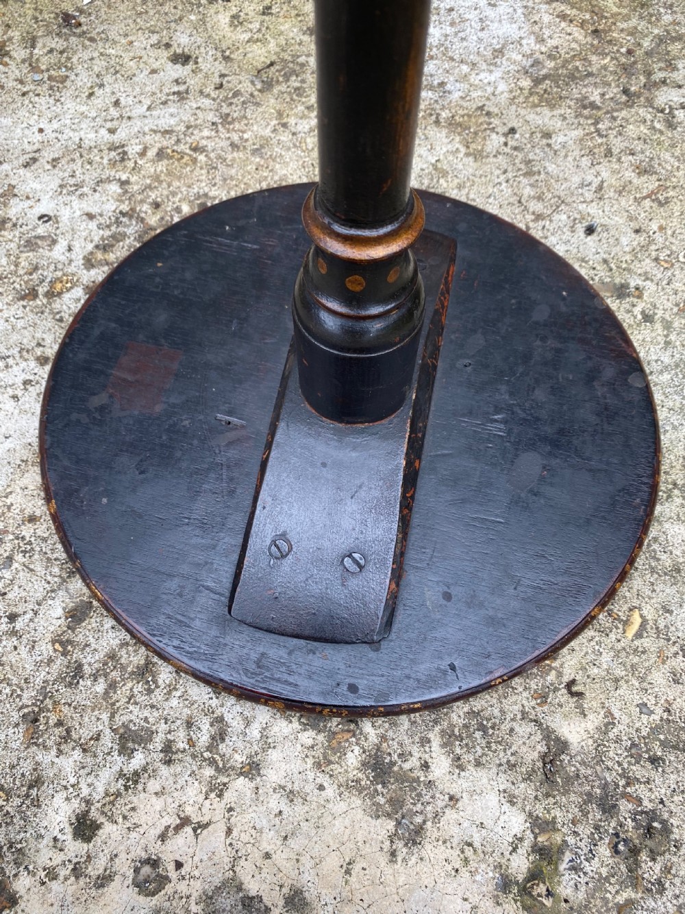 Chinoiserie tripod table View XVI