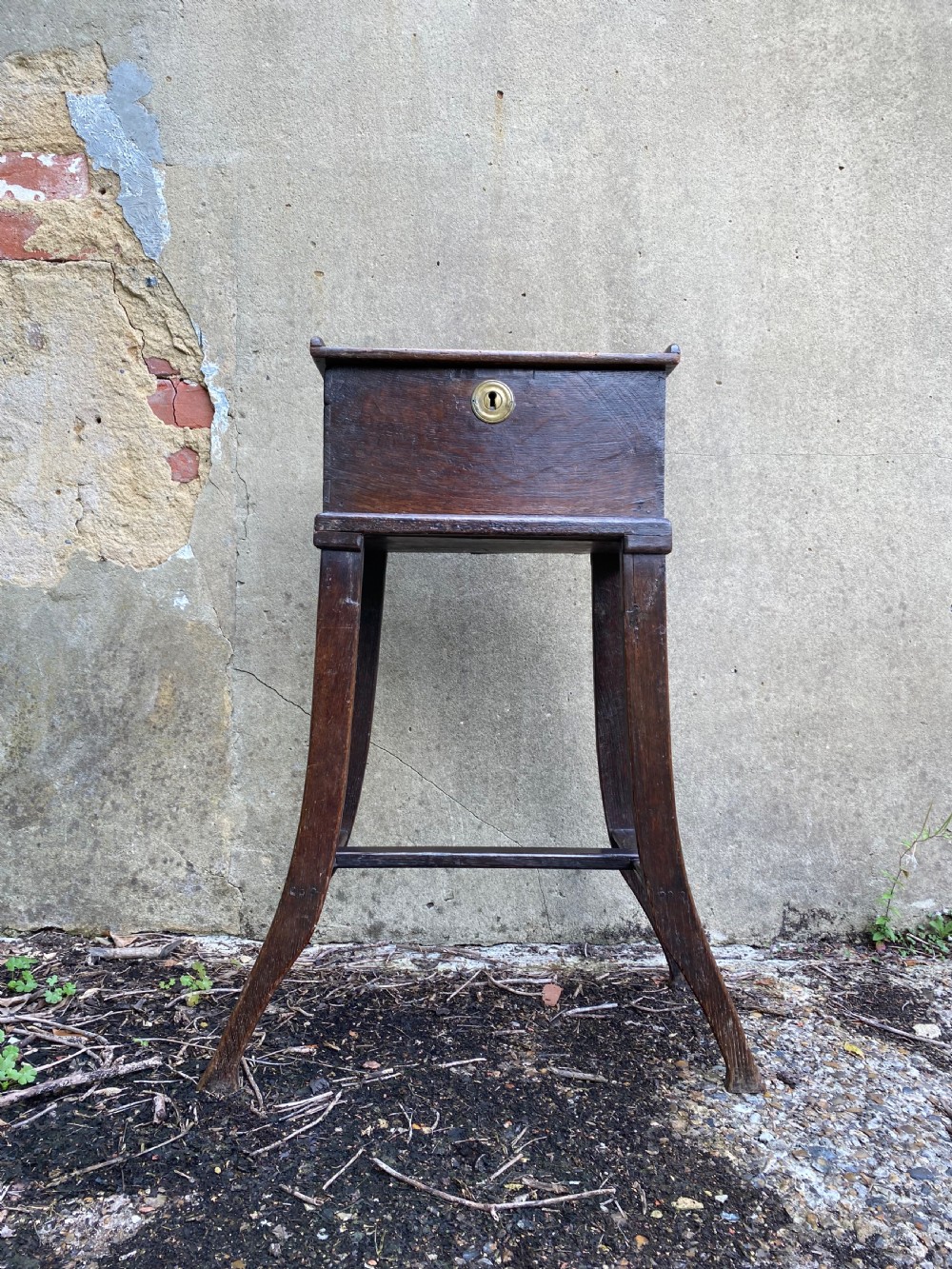 Early Oak Box Stand