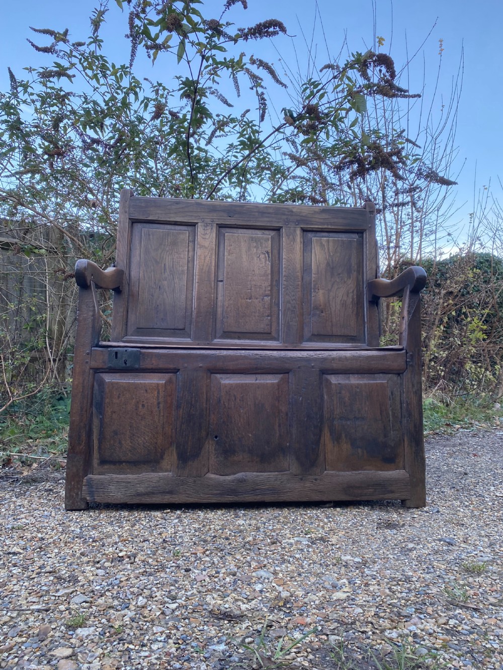 Early Oak Settle