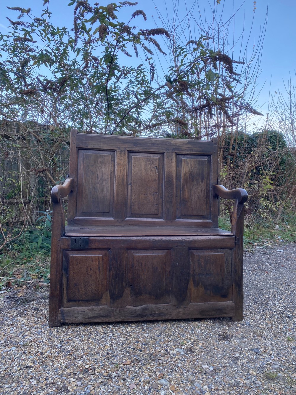 Early Oak Settle View IV
