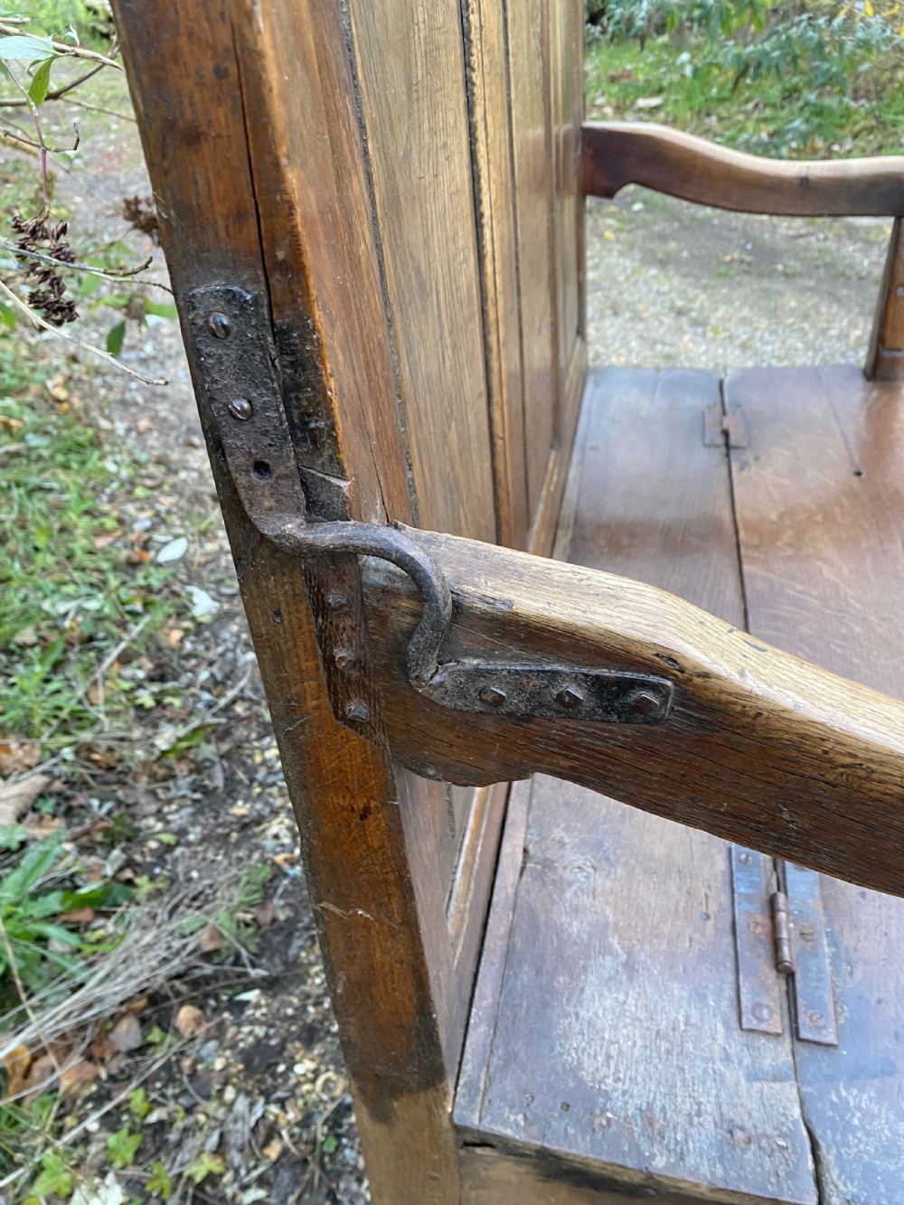 Early Oak Settle View VIII