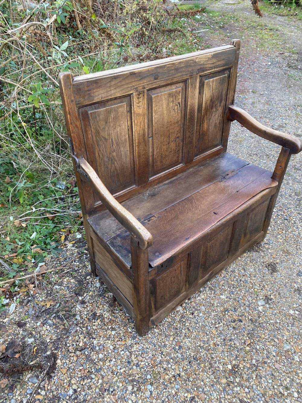 Early Oak Settle View IX