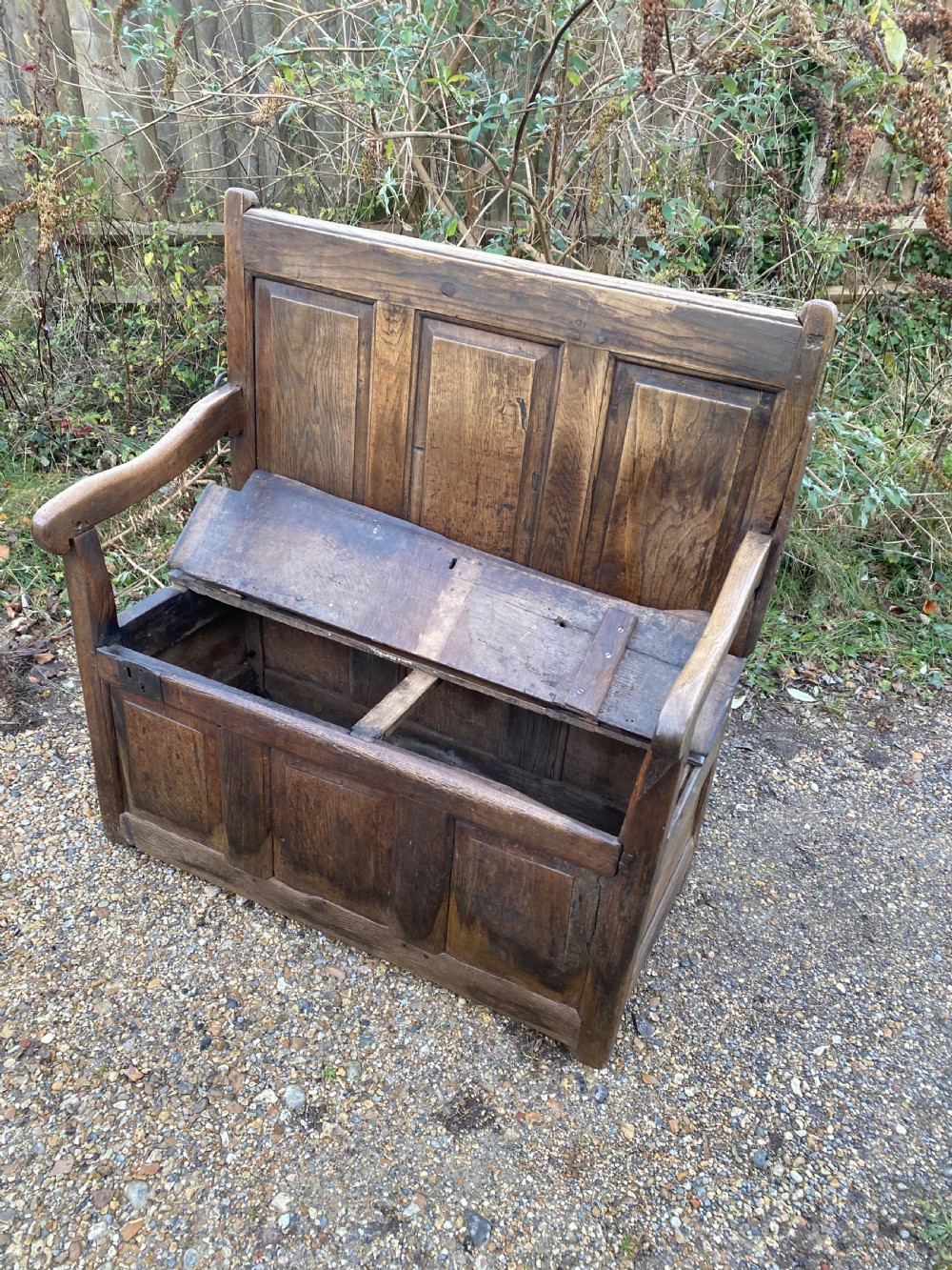 Early Oak Settle View XVIII
