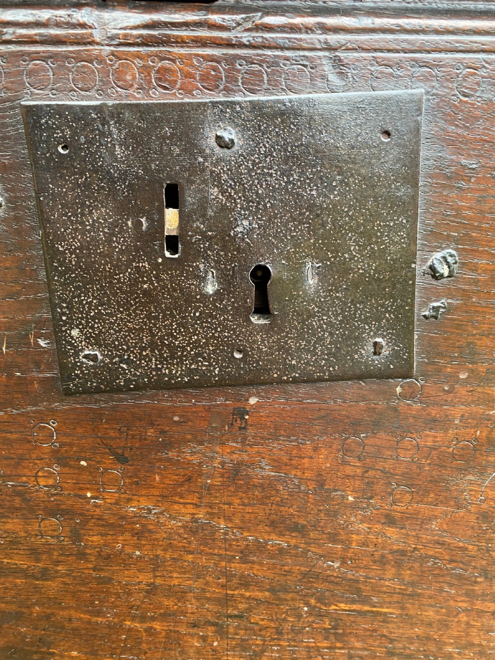 Early Oak Sword Chest View XVI