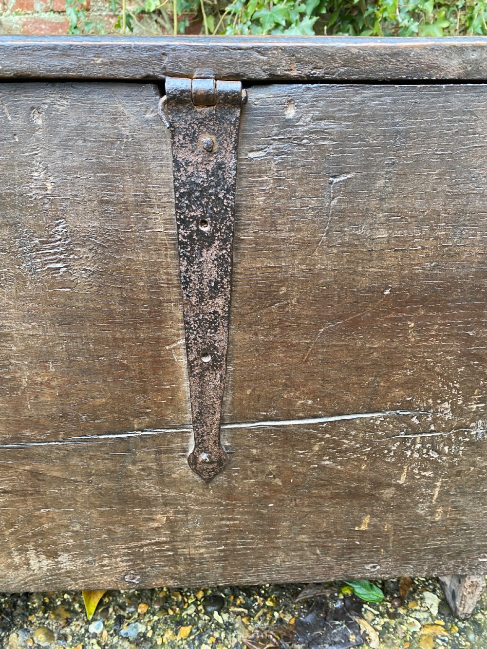 Early Oak Sword Chest View XXIV