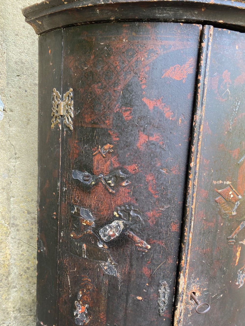 A dark lacquered Georgian corner cupboard featuring hand-painted Chinoiserie figures, architectural motifs, and brass butterfly hinges. View VIII