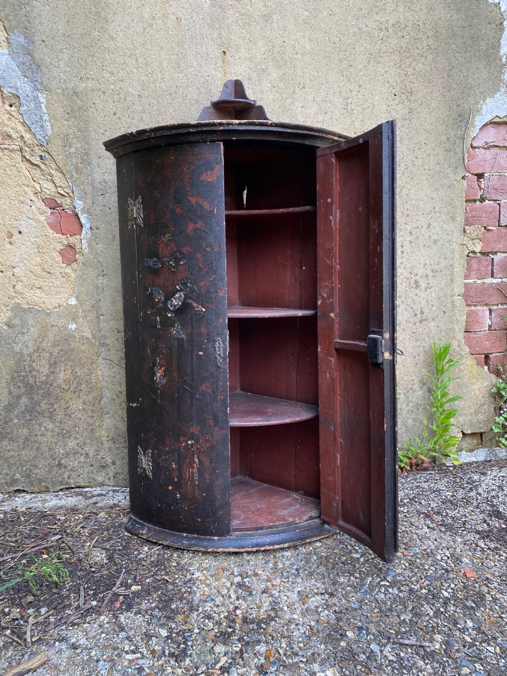 A dark lacquered Georgian corner cupboard featuring hand-painted Chinoiserie figures, architectural motifs, and brass butterfly hinges. View XI