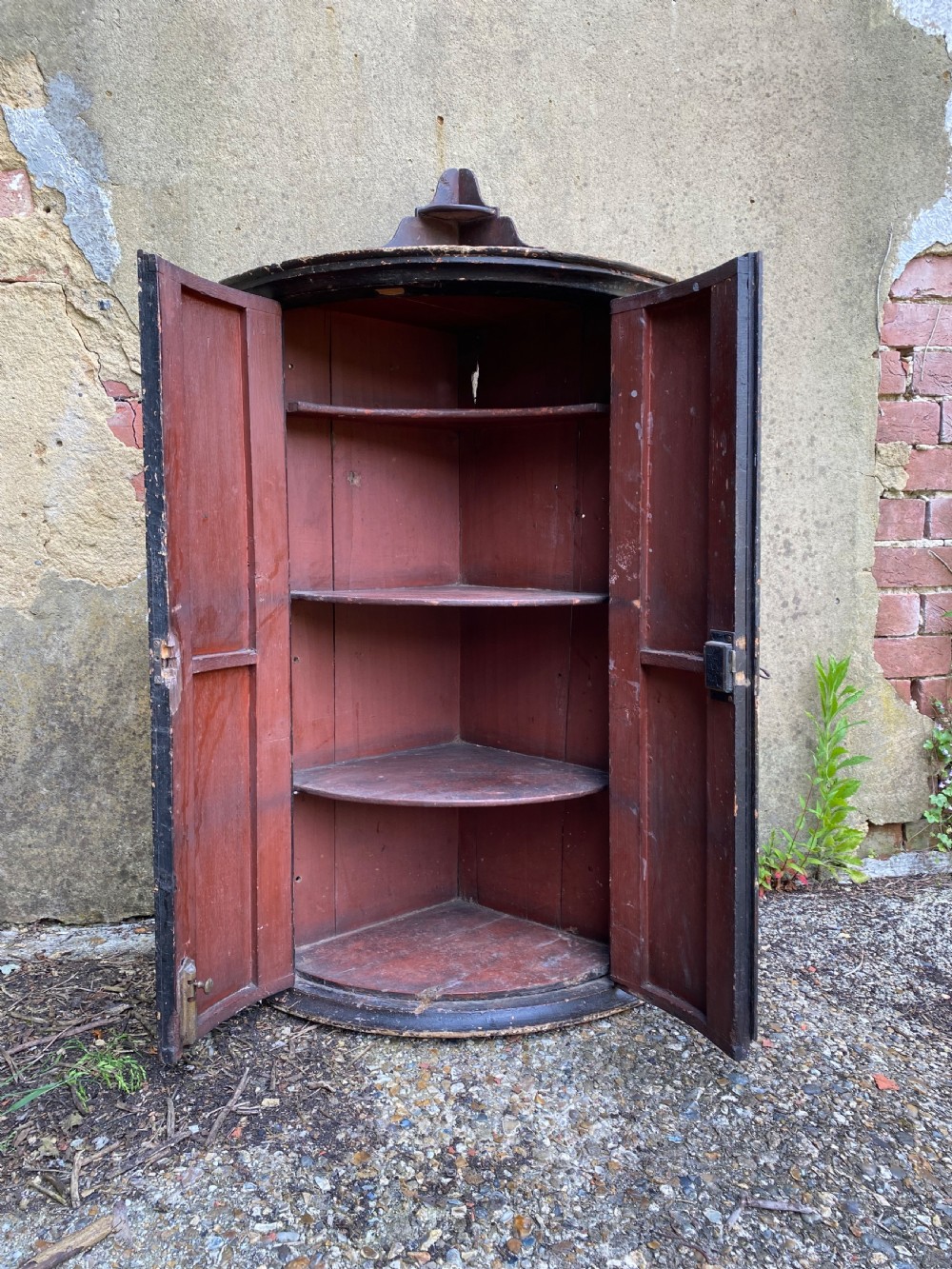 A dark lacquered Georgian corner cupboard featuring hand-painted Chinoiserie figures, architectural motifs, and brass butterfly hinges. View XII
