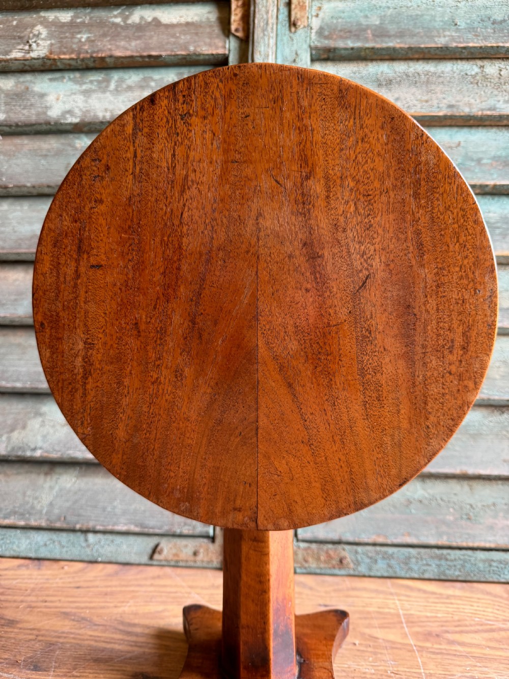 Apprentice Piece Table View IV