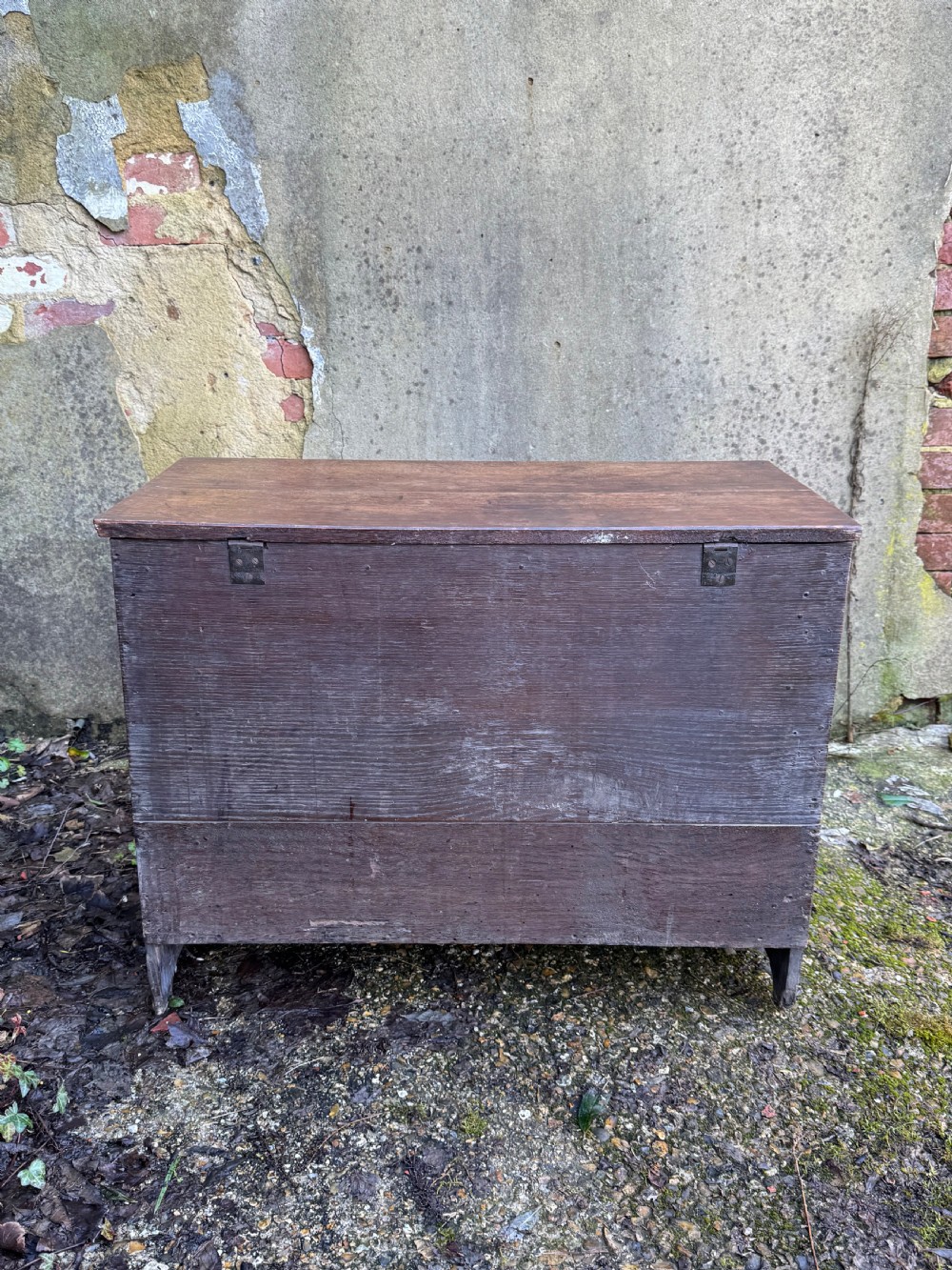 Early Oak Chest View XXIII