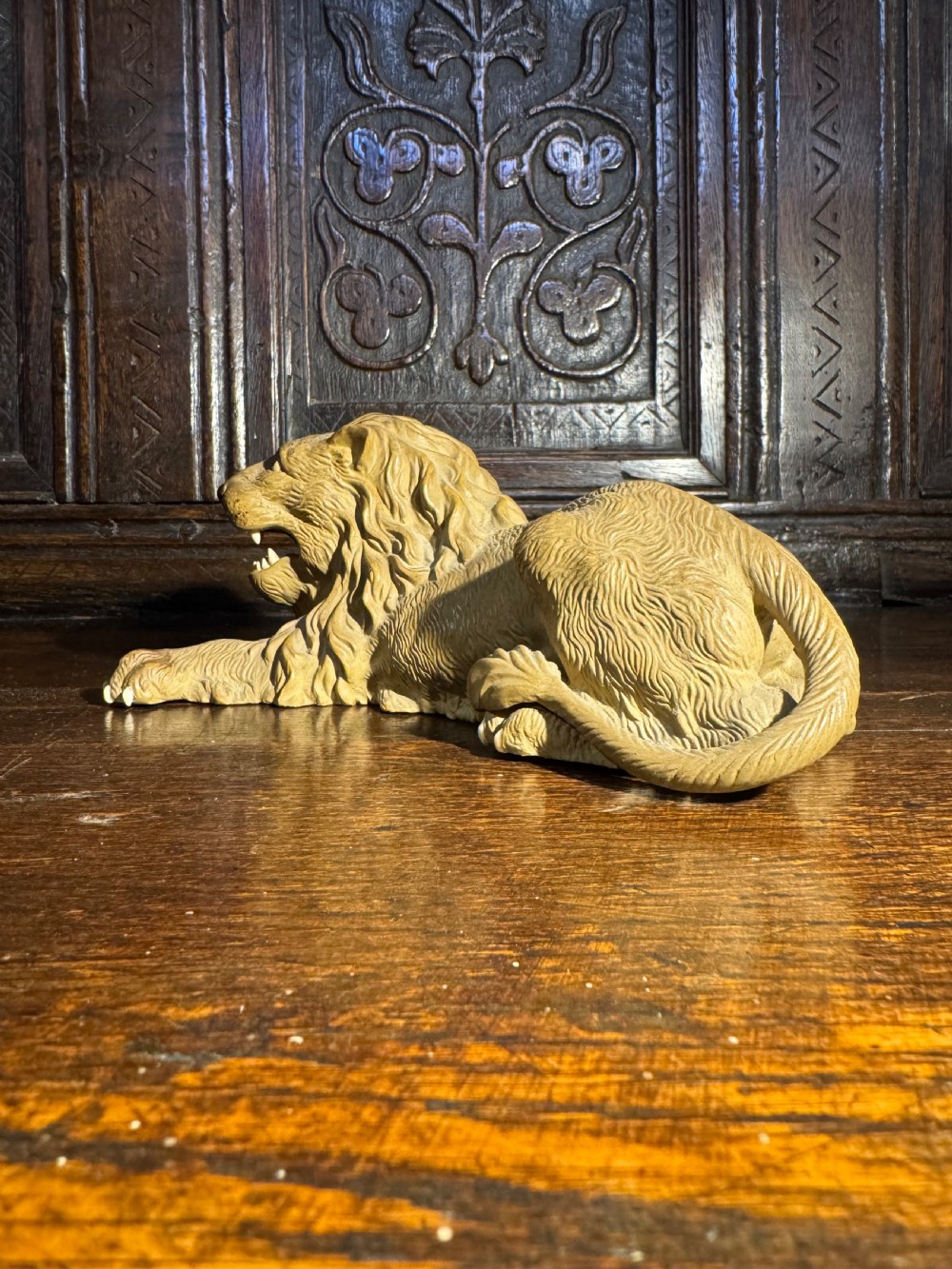 Lion Sculpture 