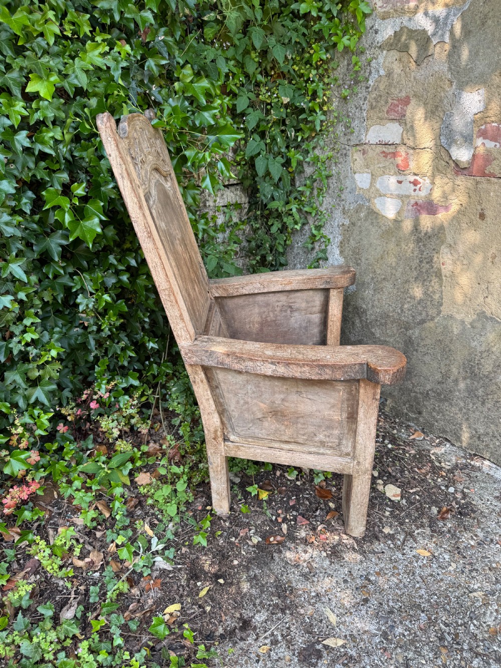Early Elm Armchair View XI