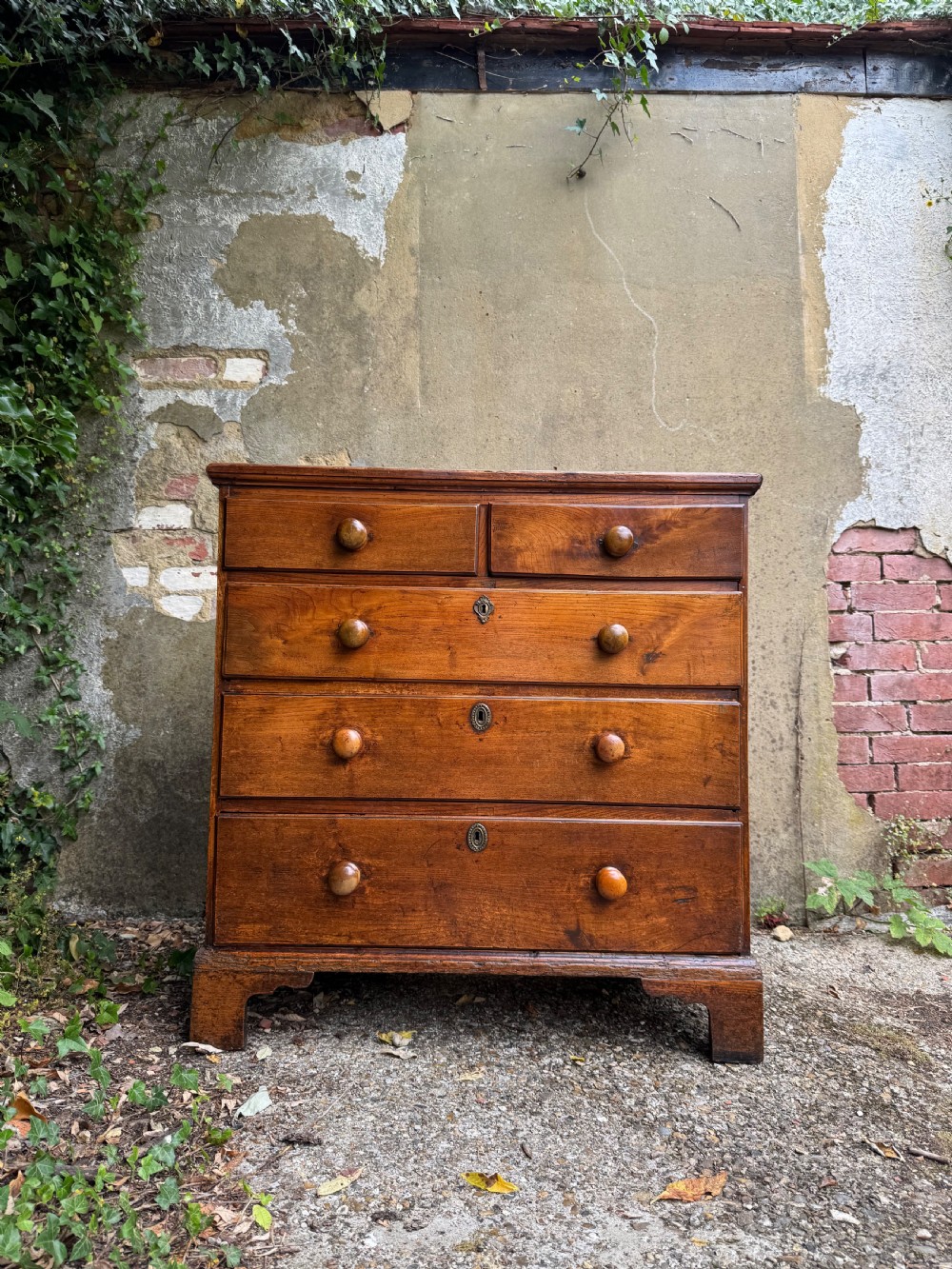 Antique Chest of Drawers 