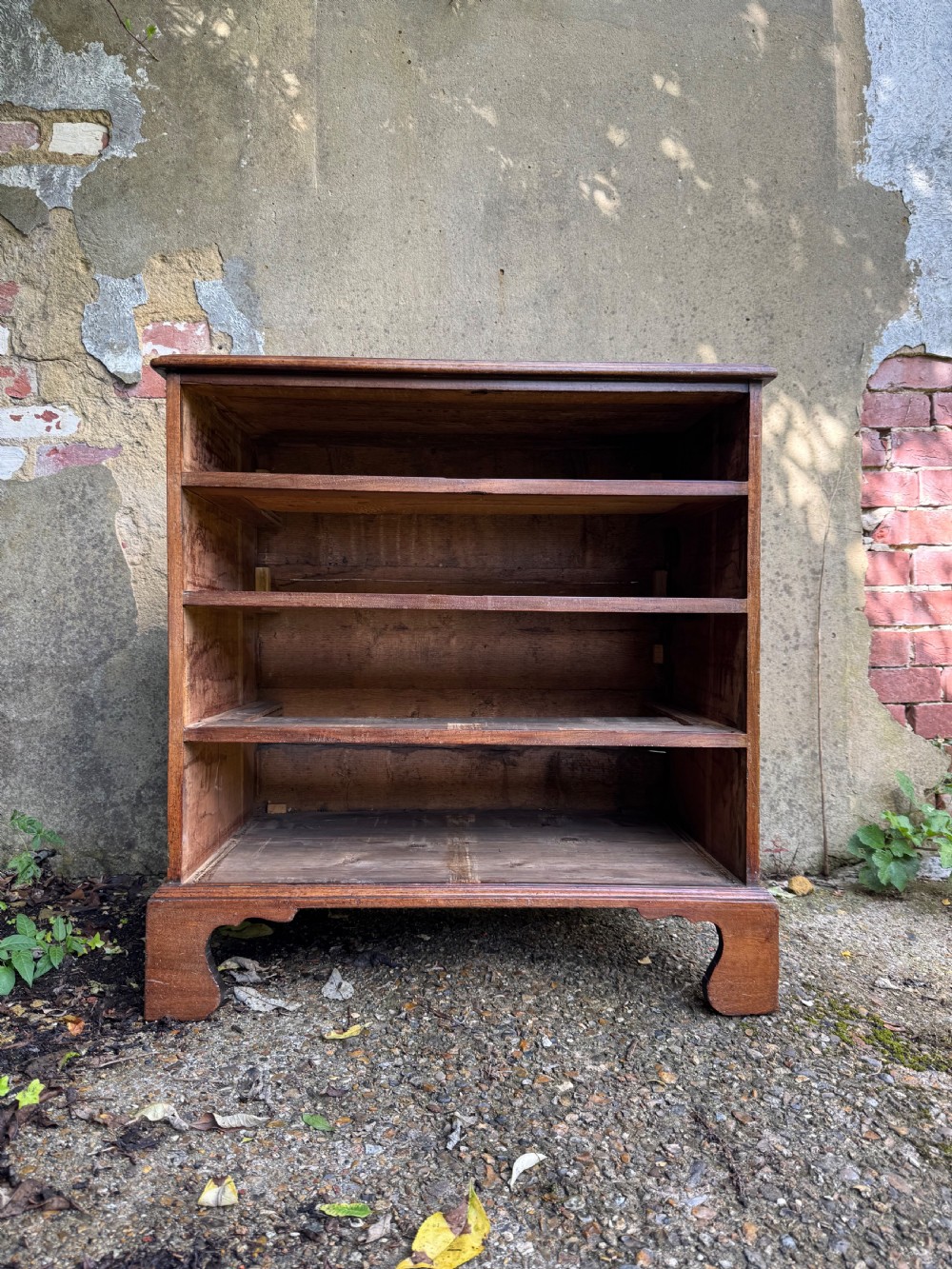 A Georgian mahogany chest featuring four graduated drawers with turned wooden knobs, keyhole escutcheons, and classic bracket feet. View V