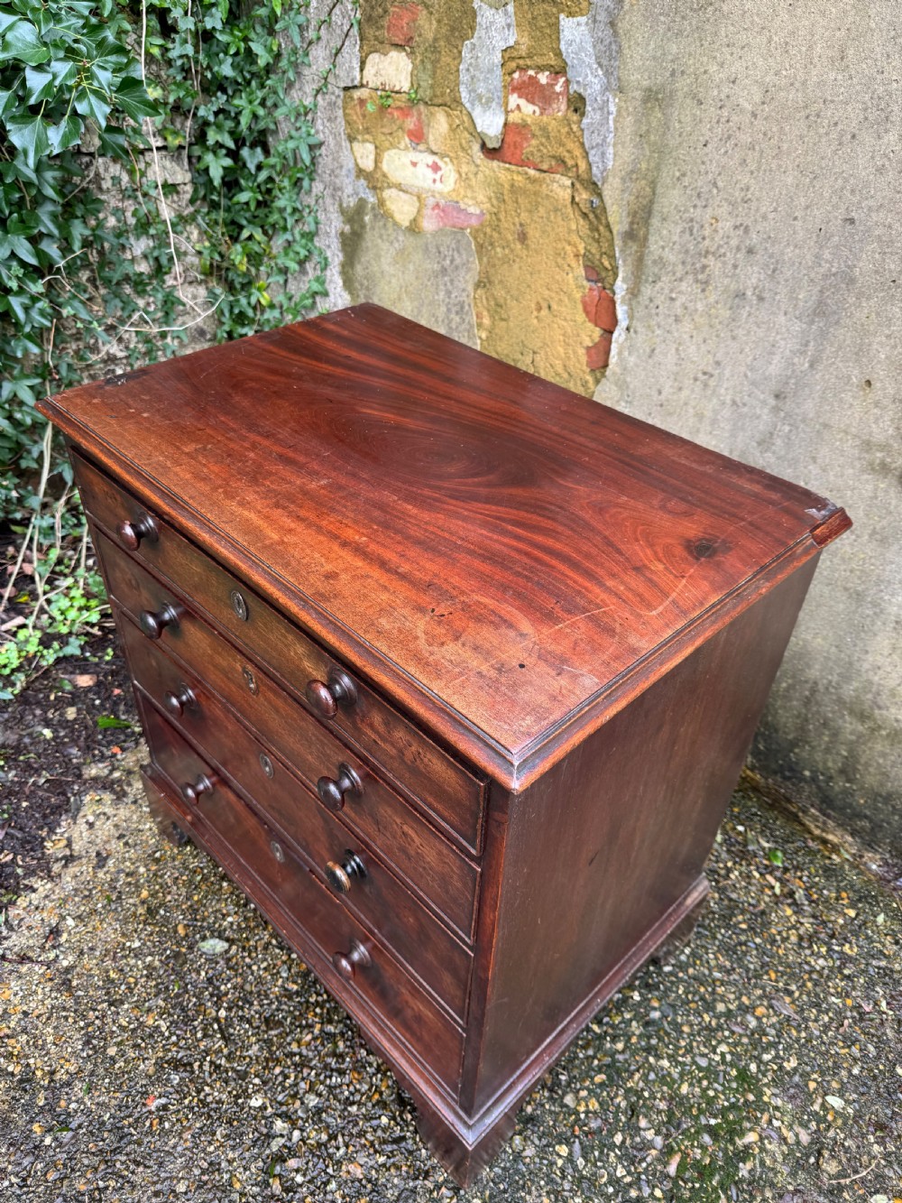 Georgian Chest of Drawers  View V