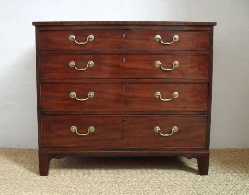 Georgian Chest of Drawers 
