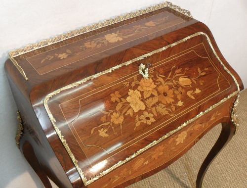 fig 1. Bureau De Dame