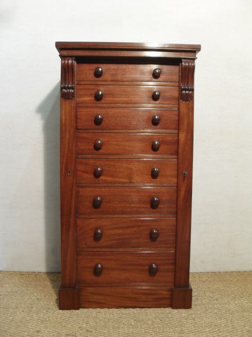 Mahogany Wellington Chest