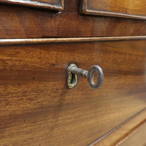 fig 1. Georgian Mahogany Chest of Drawers Attributed to Gillows