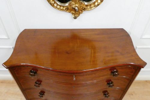 GEORGIAN MAHOGANY SERPENTINE FRONTED CHEST OF DRAWERS - ADDITIONAL PHOTO 4