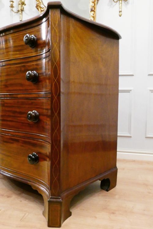 GEORGIAN MAHOGANY SERPENTINE FRONTED CHEST OF DRAWERS - ADDITIONAL PHOTO 10