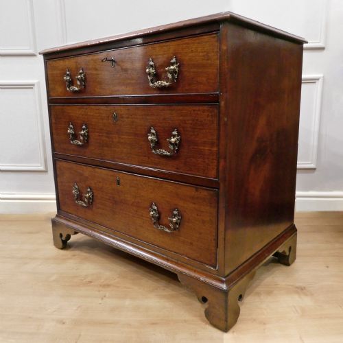 GEORGIAN CHIPPENDALE PERIOD MAHOGANY CHEST OF DRAWERS - ADDITIONAL PHOTO 1