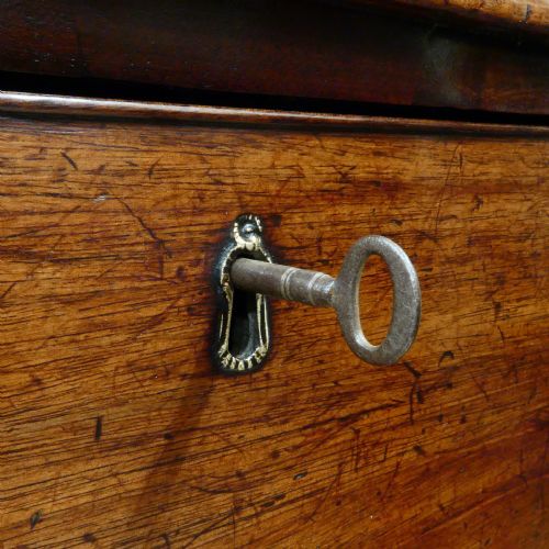 GEORGIAN CHIPPENDALE PERIOD MAHOGANY CHEST OF DRAWERS - ADDITIONAL PHOTO 4