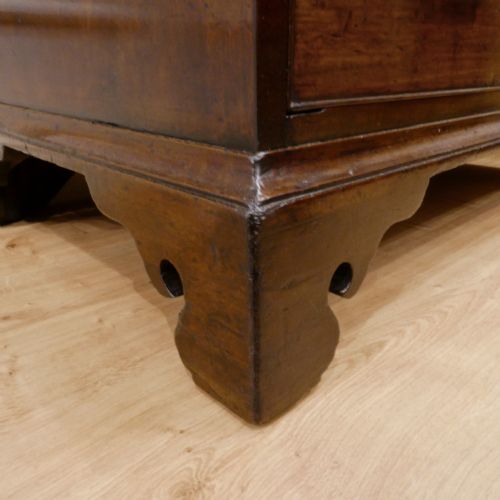 GEORGIAN CHIPPENDALE PERIOD MAHOGANY CHEST OF DRAWERS - ADDITIONAL PHOTO 8
