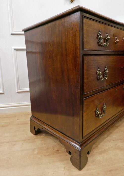 GEORGIAN CHIPPENDALE PERIOD MAHOGANY CHEST OF DRAWERS - ADDITIONAL PHOTO 9