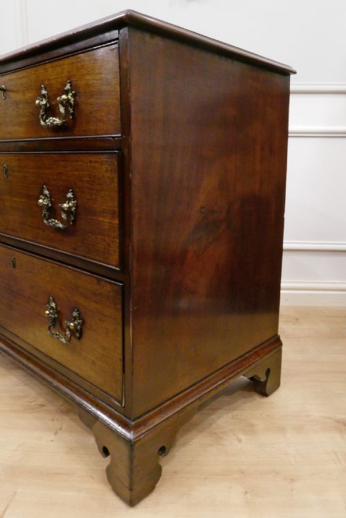 GEORGIAN CHIPPENDALE PERIOD MAHOGANY CHEST OF DRAWERS - ADDITIONAL PHOTO 10