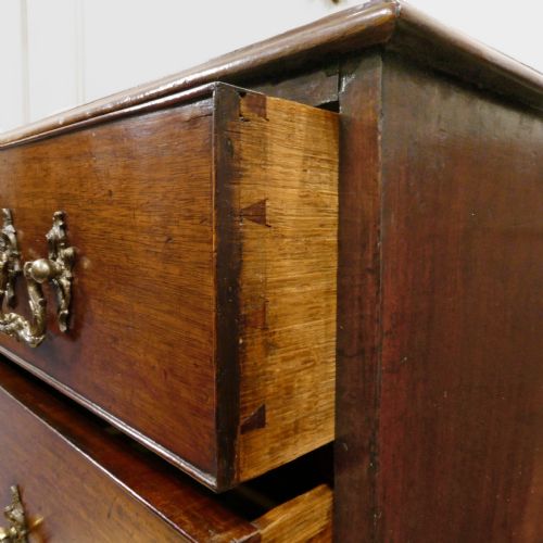 GEORGIAN CHIPPENDALE PERIOD MAHOGANY CHEST OF DRAWERS - ADDITIONAL PHOTO 11