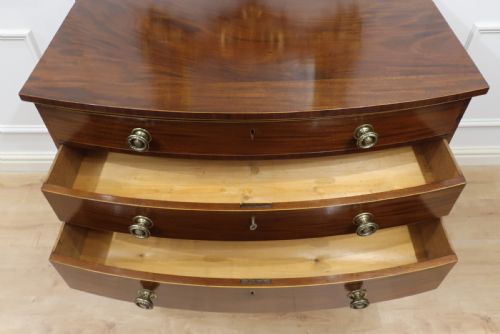 GEORGIAN MAHOGANY BOW FRONTED CHEST OF DRAWERS - ADDITIONAL PHOTO 8