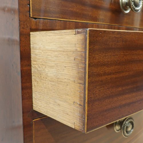 GEORGIAN MAHOGANY BOW FRONTED CHEST OF DRAWERS - ADDITIONAL PHOTO 9