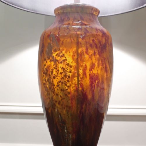 ART DECO MOTTLED GLASS TABLE LAMP IN THE STYLE OF CHARLES SCHNEIDER - ADDITIONAL PHOTO 1