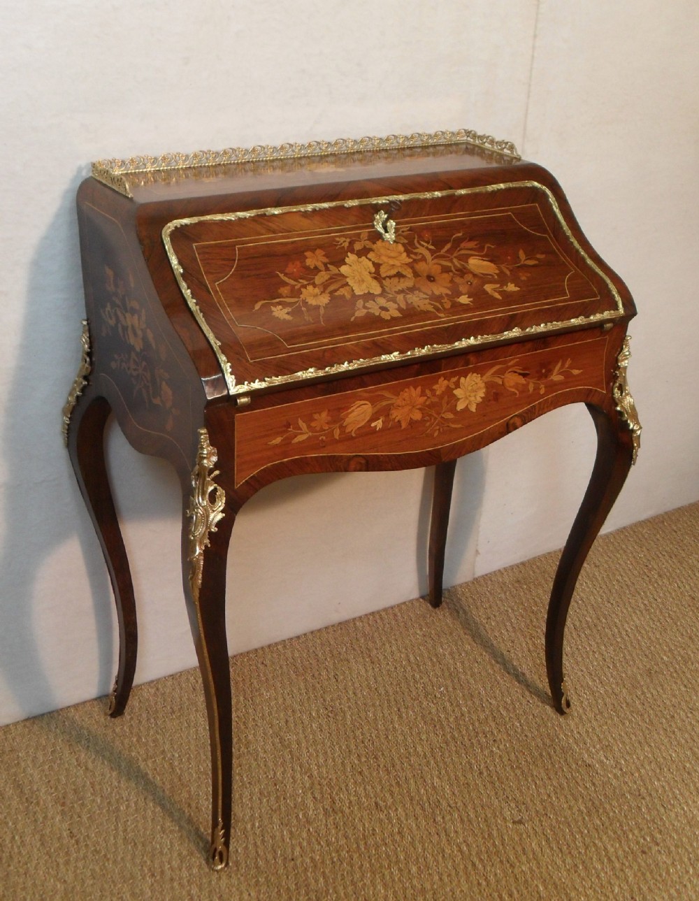 Bureau De Dame