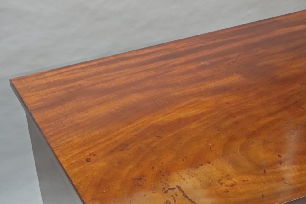 GEORGE III FIGURED MAHOGANY CHEST OF DRAWERS BY GILLOWS View V