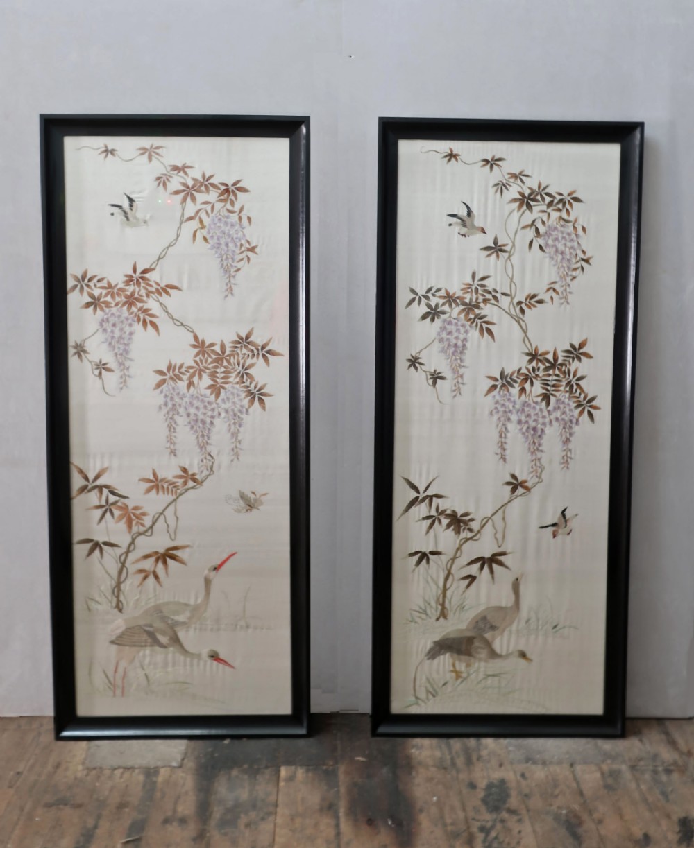 LARGE PAIR OF CHINESE CHINOISERIE SILK EMBROIDERED PICTURES