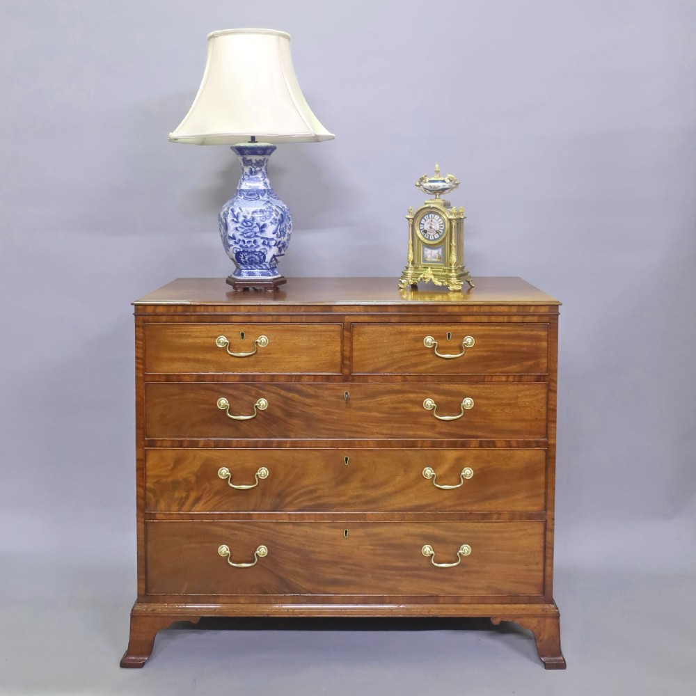 GEORGIAN FIGURED MAHOGANY CHEST OF DRAWERS