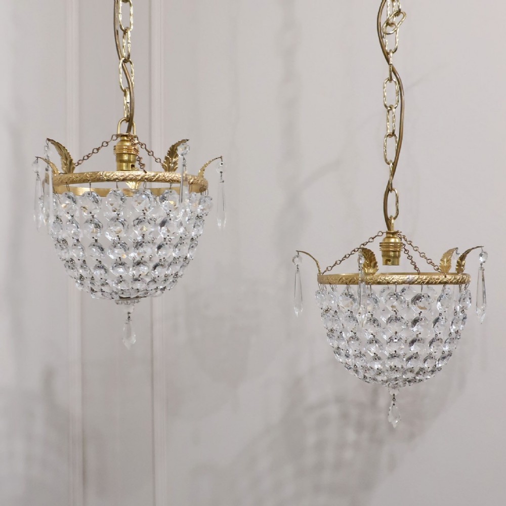 PAIR OF ITALIAN ART DECO CRYSTAL GLASS PENDANT CEILING LIGHTS
