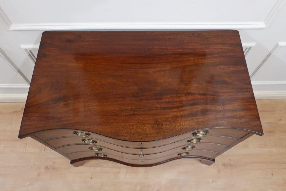 Georgian Serpentine Fronted Mahogany Chest of Drawers View VII