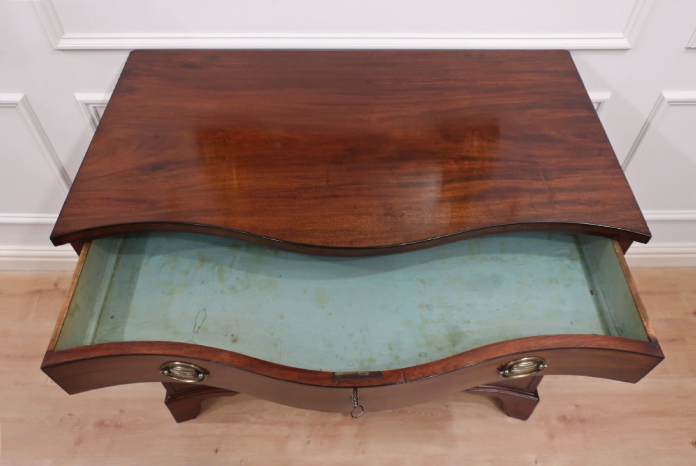 Georgian Serpentine Fronted Mahogany Chest of Drawers View XIV