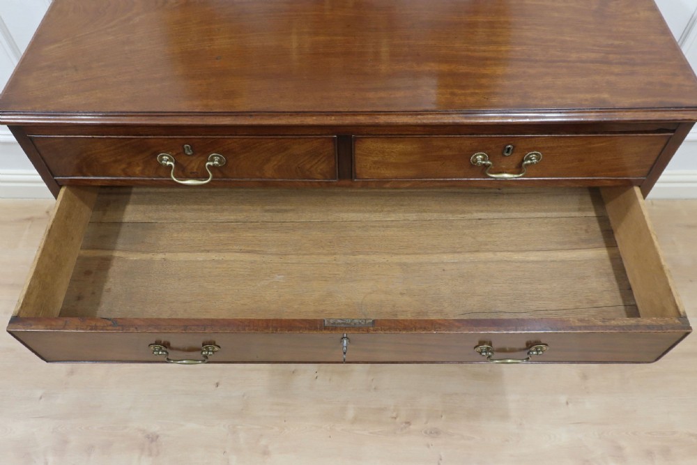 Georgian Mahogany Chest of Drawers Attributed to Gillows View XVII