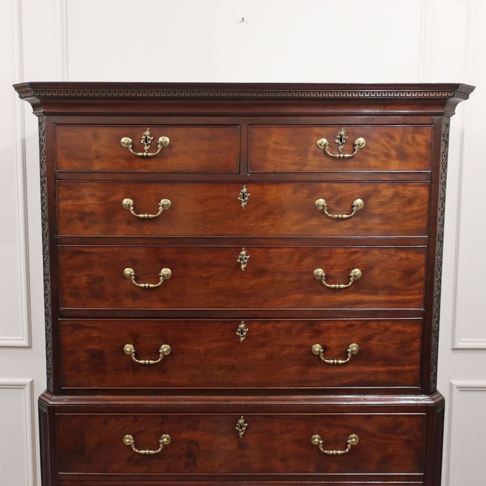 A Georgian Chippendale period mahogany chest on chest featuring two upper short drawers over five long drawers with brass swan-neck handles and carved bracket feet. View VII