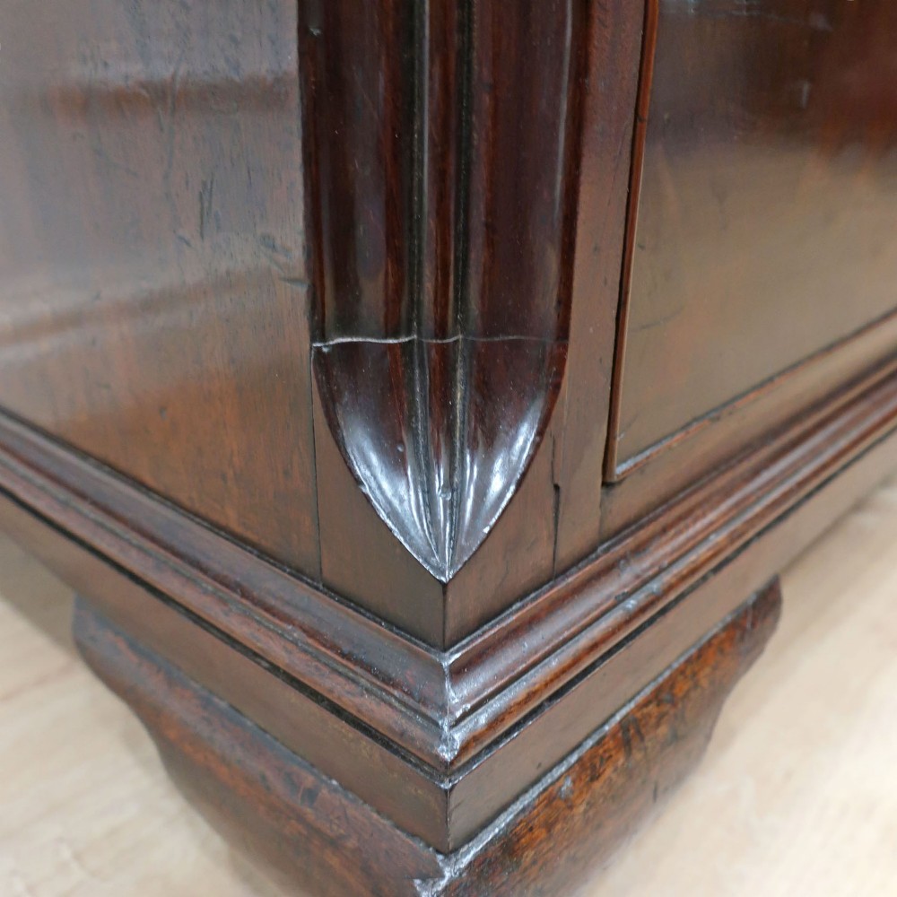 A Georgian Chippendale period mahogany chest on chest featuring two upper short drawers over five long drawers with brass swan-neck handles and carved bracket feet. View X