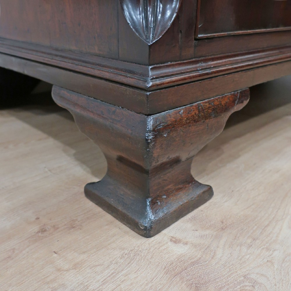 A Georgian Chippendale period mahogany chest on chest featuring two upper short drawers over five long drawers with brass swan-neck handles and carved bracket feet. View XI