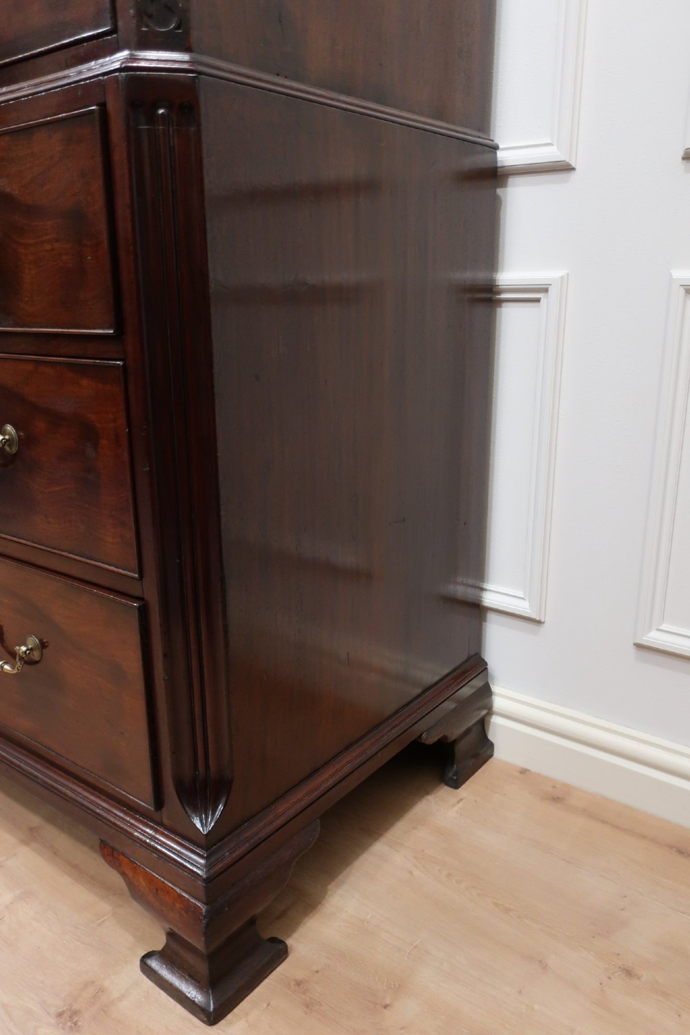 A Georgian Chippendale period mahogany chest on chest featuring two upper short drawers over five long drawers with brass swan-neck handles and carved bracket feet. View XIV