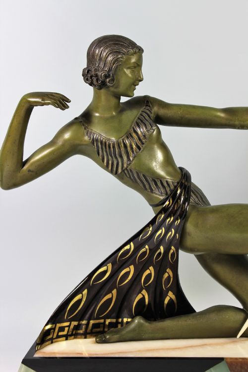 fig 1. French Art Deco Diana with Bow by Uriano c1920-30