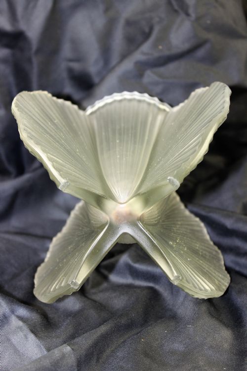 fig 1. Pierre D'Avesn, French Art Deco Glass Vase, c.1930s