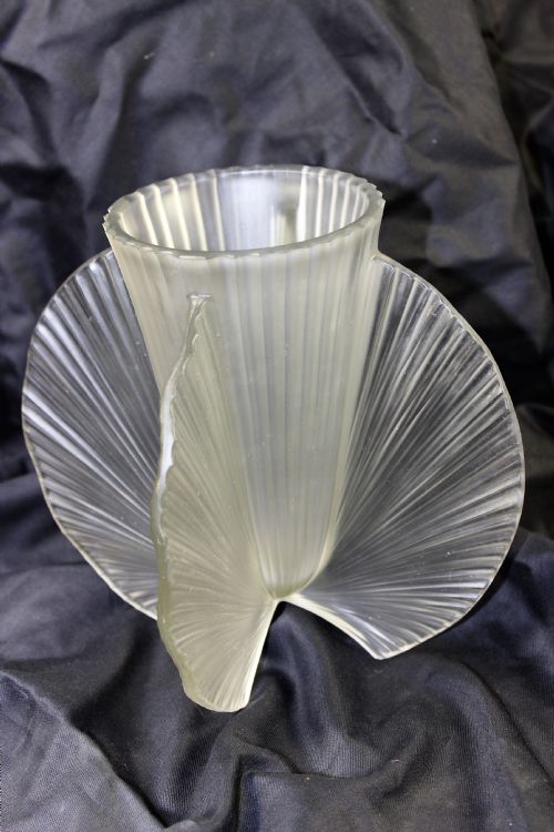 fig 2. Pierre D'Avesn, French Art Deco Glass Vase, c.1930s