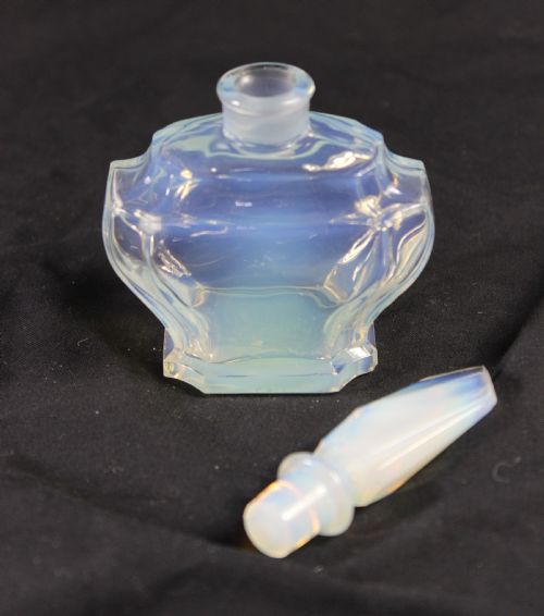 SABINO FRENCH ART DECO OPALESCENT PERFUME BOTTLE C1930S - ADDITIONAL PHOTO 1